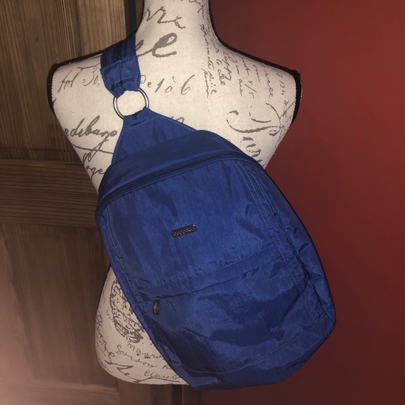 baggallini excursion travel sling